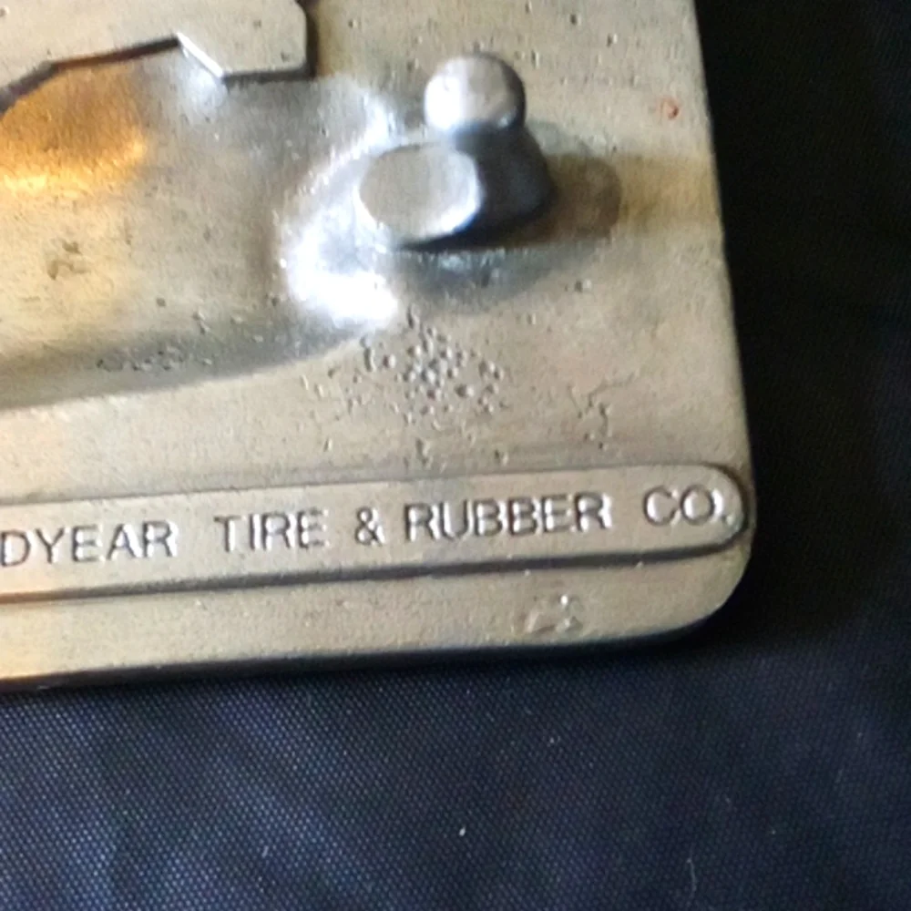 Goodyear blimp 1974 metal  belt buckle in very good condition - Picture 6 of 7